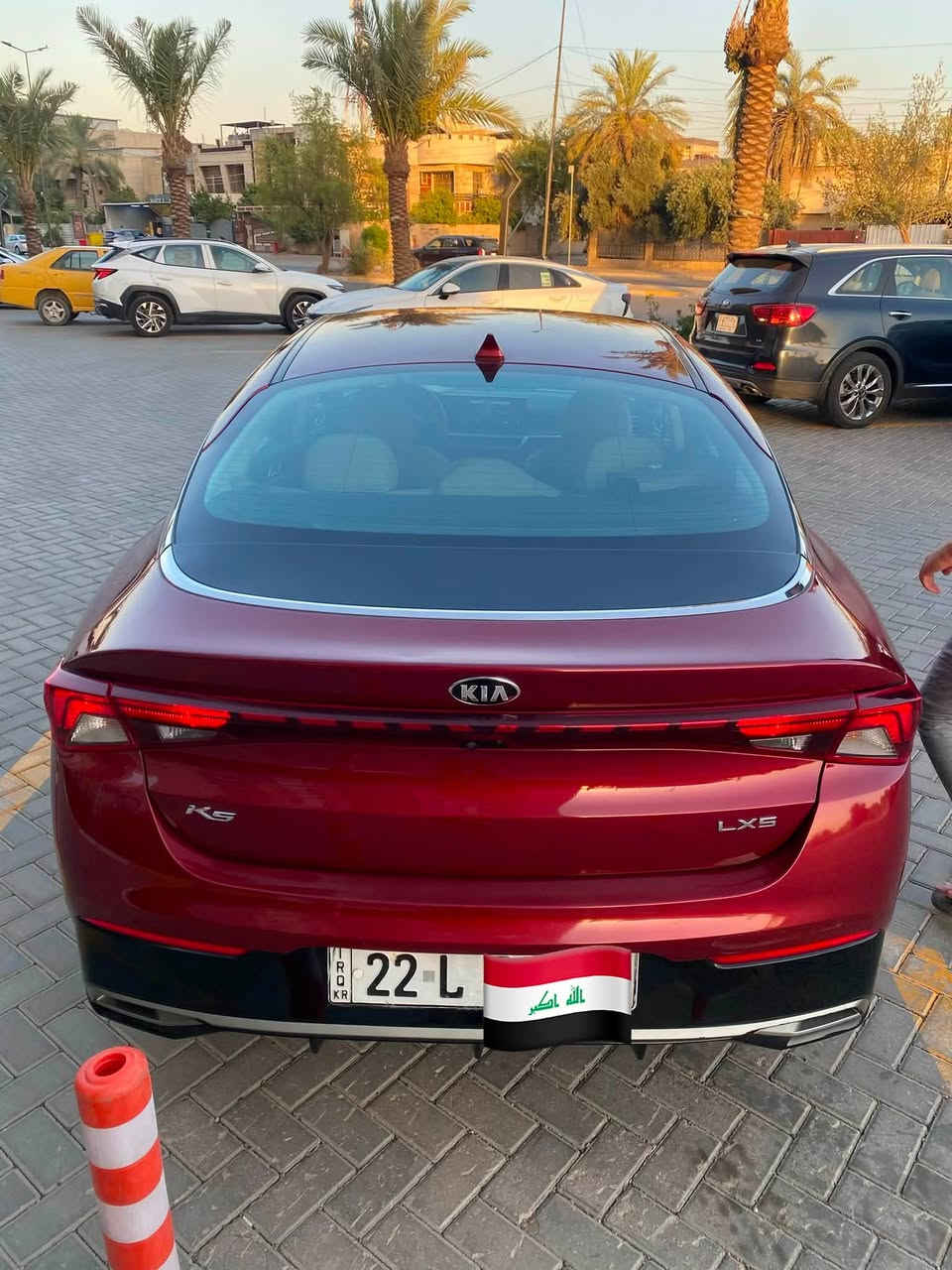 السلام عليكم 
kIA k5 
موديل 2021

وارد امريكي قطعتين فقط بدون دواخل ايرباك برده فقط

تحديد مسار 

تشغيل عن بعد

بصمه ابواب 

شاشه كاو بلي اندرويد اوتو بلاد واير لس 

انضمه قياده متعدده 

صندوك ينفتح ع حساس 

سياره جديده وبدون نواقص جاهزه ع اخر حبايه 

صدر جديد

بالعراق صار طخه بيهة بالجاملغ الخلفي فقط خفيفه بدون دواخل 

السعر 134 وبيهه مجال 

مكان السياره بغداد 
***********
*********** واتساب
