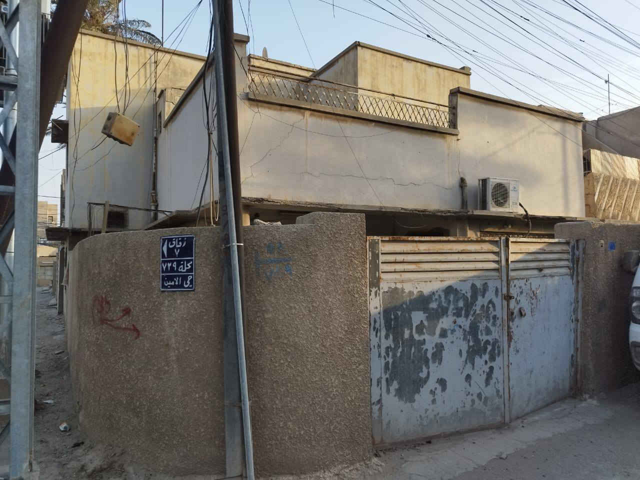 دار  للبيع – ركن على شارعين في قلب المشتل في محافظة بغداد
مميّز بمساحة 152م² طابو صرف، موقع ركن على شارعين، في واحدة من أرقى وأهدأ مناطق المشتل – خلف كراج بعقوبة القديم.

الدار طابقين:

طابق أرضي: كراج، حديقة، هول، استقبال، مطبخ، حمّام.

طابق ثانٍ: غرفتان .
البناء قديم قابل للسكن  مع قابلية عالية للتطوير أو الاستثمار.

مناسب للراغبين بالخصوصية والموقع الذهبي، ولمن يبحث عن عقار نادر يرتفع سعره باستمرار.

للاستفسار الاتصال بالرقم التالي :
***********

---
