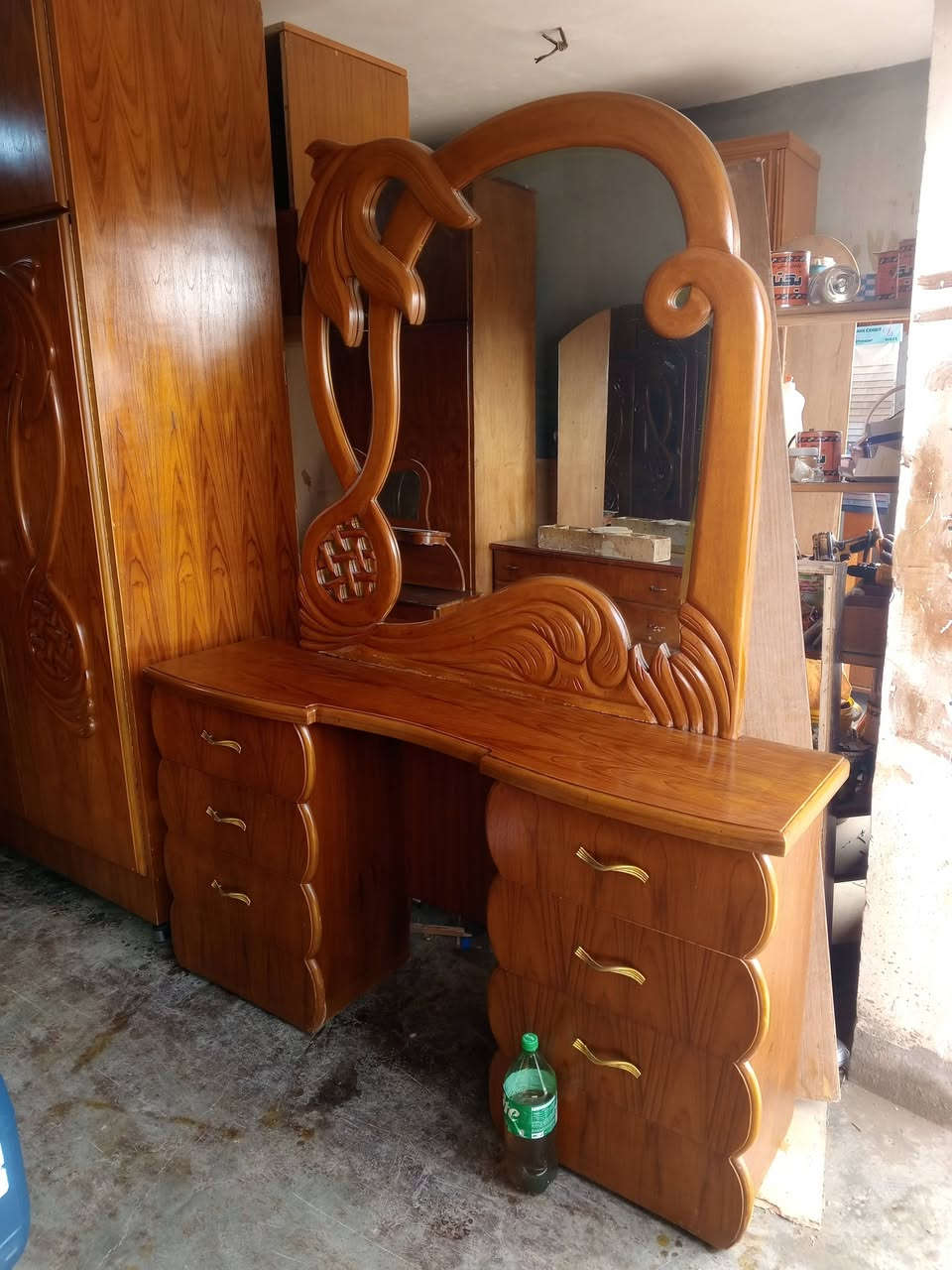 يوجد لدينا غرف نوم صاج عراقي فول نظافة العنوان قريه صدر النهر الشارع العام أي استفسار خاص او اتصال على ((((***********))
