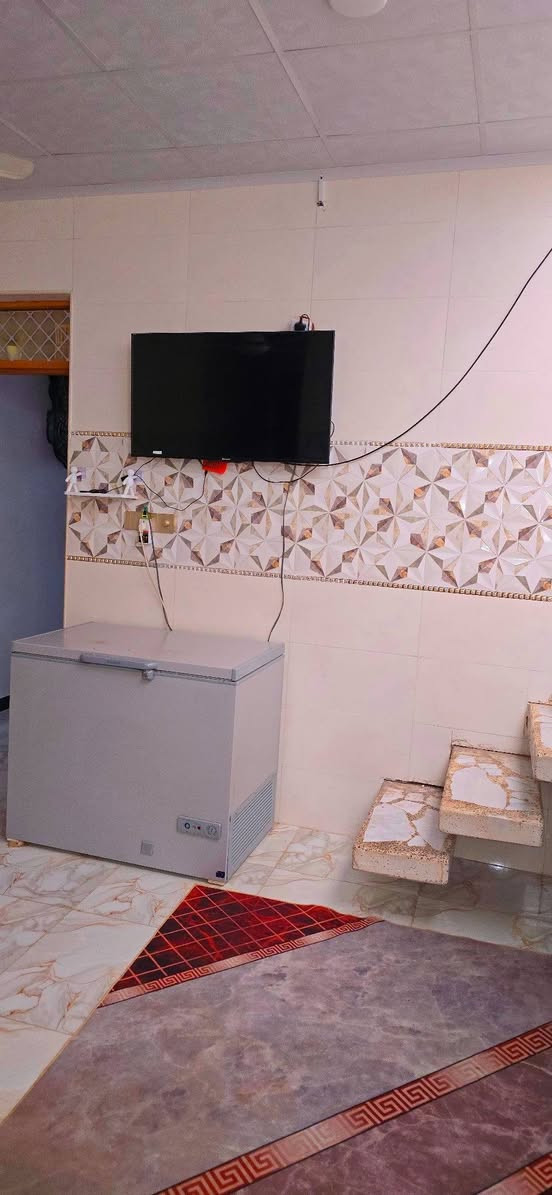 دار ١٠٠متر زراعي مداور محكمه  اساس وسقف صب كونكريت بناء 
طابوك يحتوي على غرفه نوم صاله مطبخ صحيات استقبال ارضيه بورسلين سيراميك سقف ثانوي  جاهز ب٣٨مليون  عنوان الدار  النجف الأشرف كوفه براكيه مقابل مدرسه الشهيد علي الرماحي الشارع الرئيسي والفرعيه تبليط  ٨متر 

للإستفسار الاتصال او مراجعه مكتب القمه الكوفه شارع المعمل قرب شارع المطار القديم مجاور صيدليه بلال مقابل صيدليه زحل جوار شارع سيد حبيب 
***********
***********
