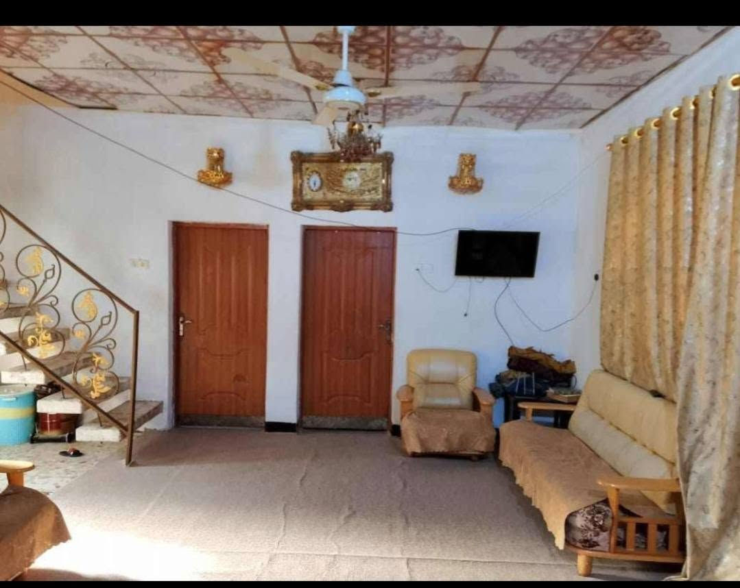 السلام عليكم دار للبيع ٢٠٠ م نجف كوفه
منطقة السهيليه طابقين يتكون من ٤ غرفة نوم وصاله عدد ٢ مجاميع صحيات عدد ٣ واستقبال ومطبخ حار بارد التفاصيل موجوده ويه الصور للاتصال ***********
