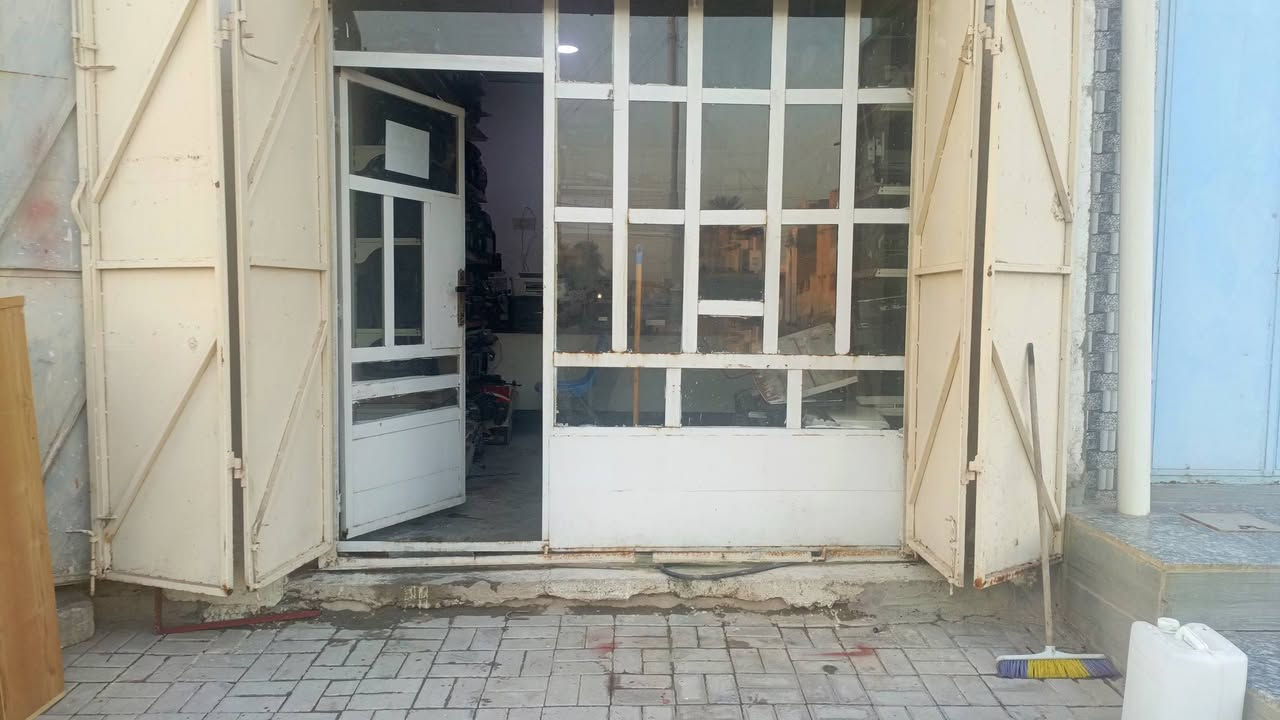 مركز الأخوين لصيانة الطابعات الملونه والعاديه تحوير تصفير تحبير الطابعات العنوان الرمادي التأميم على الشارع الفاصل بين منطقة 8شباط و30تموز الاولى مقابل جامع الفردوس هاتف ***********
