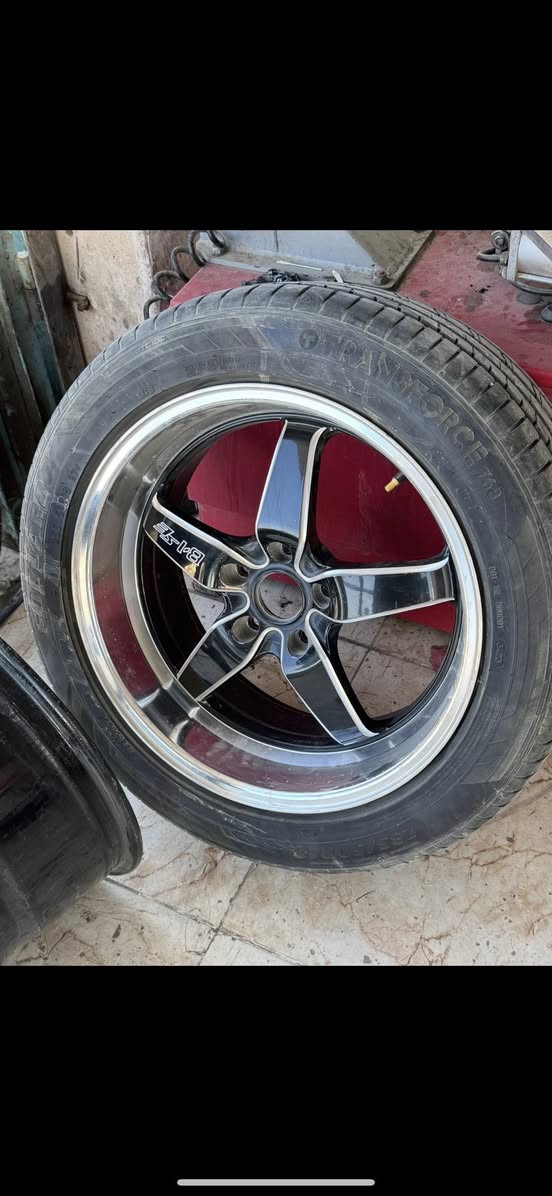 السلام عليكم 

تخم ويل بلادي  18 225   الف

زوج ويل ويلد شفه العريضة حجم 18   325 الف 

الوياله نظيفة لافطر ولاعواج ولاتصليح 

***********
