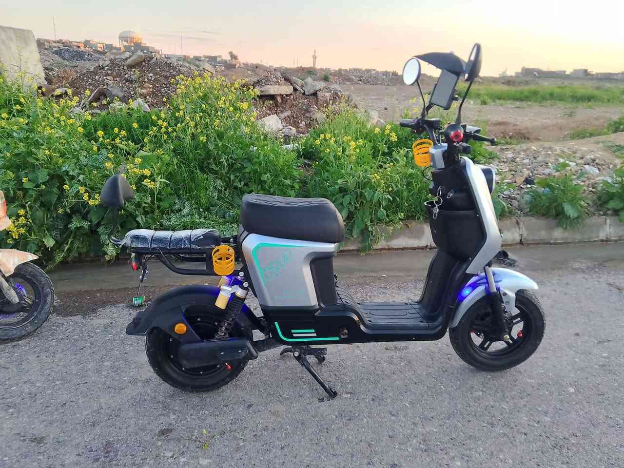 R8للبيع
مواصفات 
لايت عالي نصي 
دبل اشاره (خلاط) 
نضام R رجوع للخلف 
بلاتوث 
اربع نمر 
سرعه 99 حقيقي 90/85
منفذ شحن USB
5باتري 
ملف 2000
دبلات وره غاز 
دبلات كدام دهن 
اصطابات ثنينهن دهن 

باتريات ول ملف شركه ونلي 
كلو شرط 
سعر 400وبي مجال حك جيتك


**إذا كنت صاحب هذا الإعلان وتريد حذفه لأي سبب، رجاءا أرسل رسالة إلى الدعم الفني**