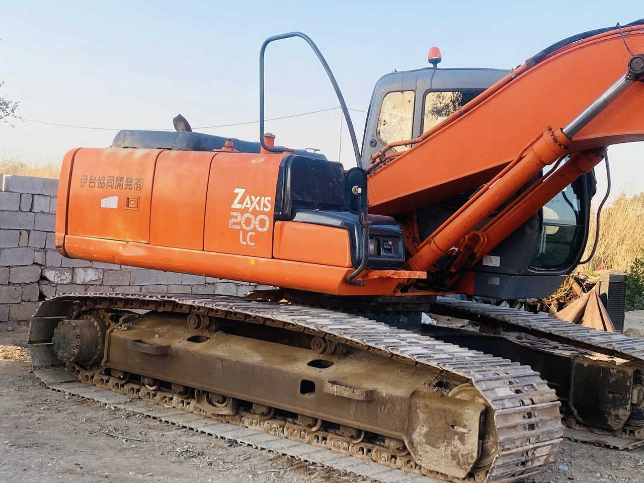 سلام عليكم زت عادي البيع موديل 2001وقم الماني بابل حجم 200Lcجاهزه العمل ***********
