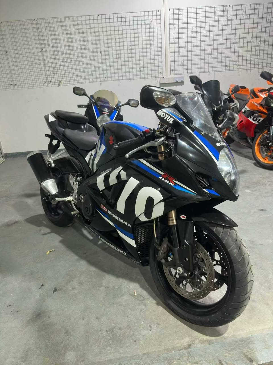 1000cc
ووششششش نام 
***********
