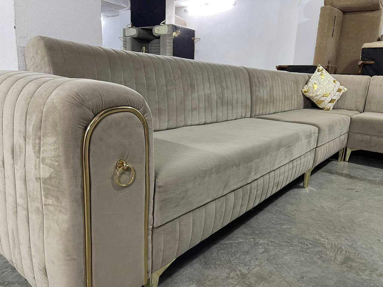 L
هاتینەوە بە ئێڵێکی 11 نەفەری 

فول دەست کرد دیزاینی کۆمپیتەریە 

شتێکی تایبەت و ناوازەیە %90بە لۆکی ماوە

ژم***********
