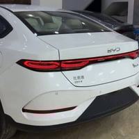 بي وايدي كيني بلاص موديل 2025 ماشيه 2500 دواخل ابيض فول رقم بغداد السع...