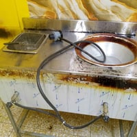 اغراض مطعم للبيع مستعمل اقل. شهر ميز طول 2 متر + سكاكين الماني عدد 2 +...