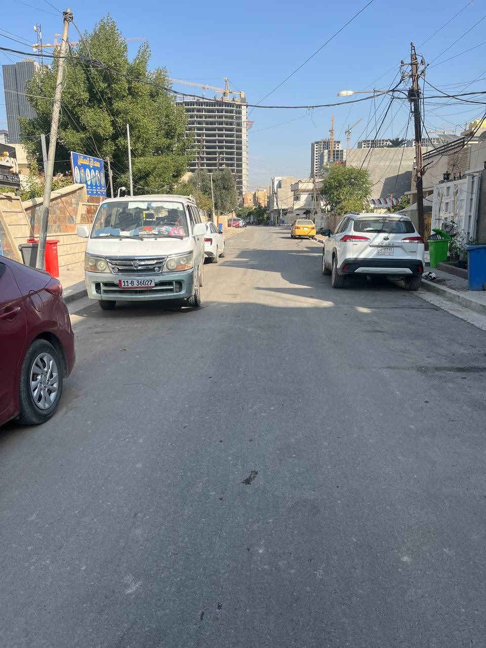 السلام عليكم 
⚠️:التواصل معنا مباشر نحن اصحاب الدار
 دار للبيع فقط… دار للبيع فقط
طابو ملك صرف … طابو ملك صرف
سند مستقل
يُباع بالكامل بدون تقطيع
المساحة ٢٠٩ متر 
الواجهة ٧،٢٥ متر
النزال ٢٨ متر
يحتوي على ٣ غرف نوم +صالة + غرفة طعام + مطبخ+ حمام٢ + كراج يستوعب سيارتين مع حديقة 

العنوان :- بغداد - منطقة علي الصالح (مقابيل مرور الطوبجي)- الشارع الي بعد شارع البدوي - بالقرب من مجمع رويال ستي السكني

اي استفسار الاتصال على الارقام :-
***********
***********
احمد محمد
