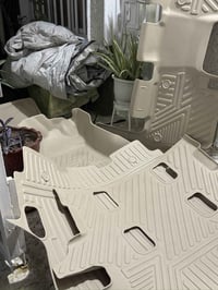 للبيع  أرضيات لاندكروز ارز لاين تصعد فوك الدوس 7 قطع تجي ترهم من موديل...