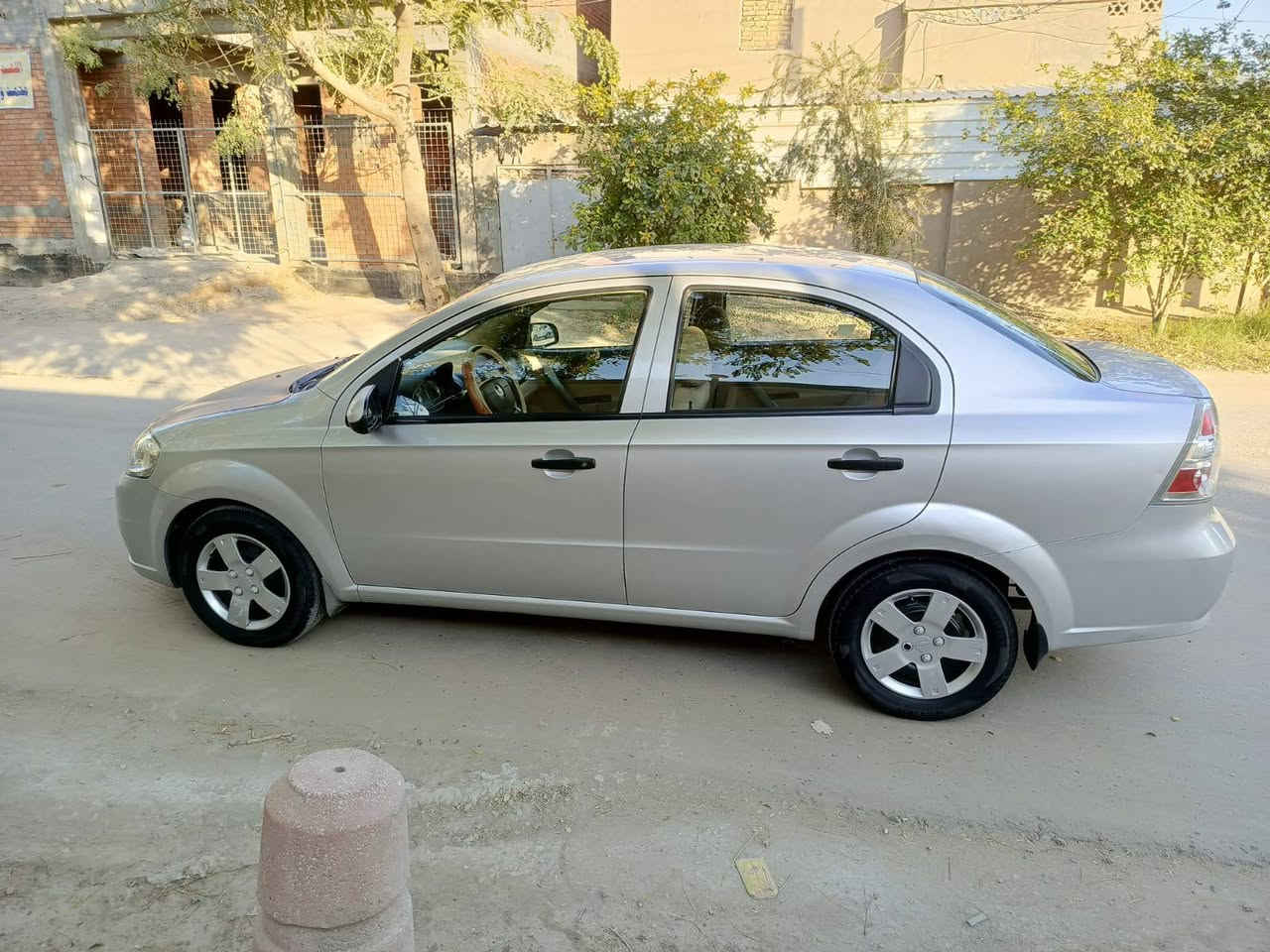 افيو موديل 2016 وراد خليجي سياره مكفوله فول اوتوماتيك سياره بأسمنه سياره جاهزه وجديده مكينه وكير وتخم تاير وتبريد وحداديه كل جديد وعلى الضمان سياره مال جناي ونضيفه كلش سعر 83 عنوان حله باب مشهد رقم الهاتف ***********
