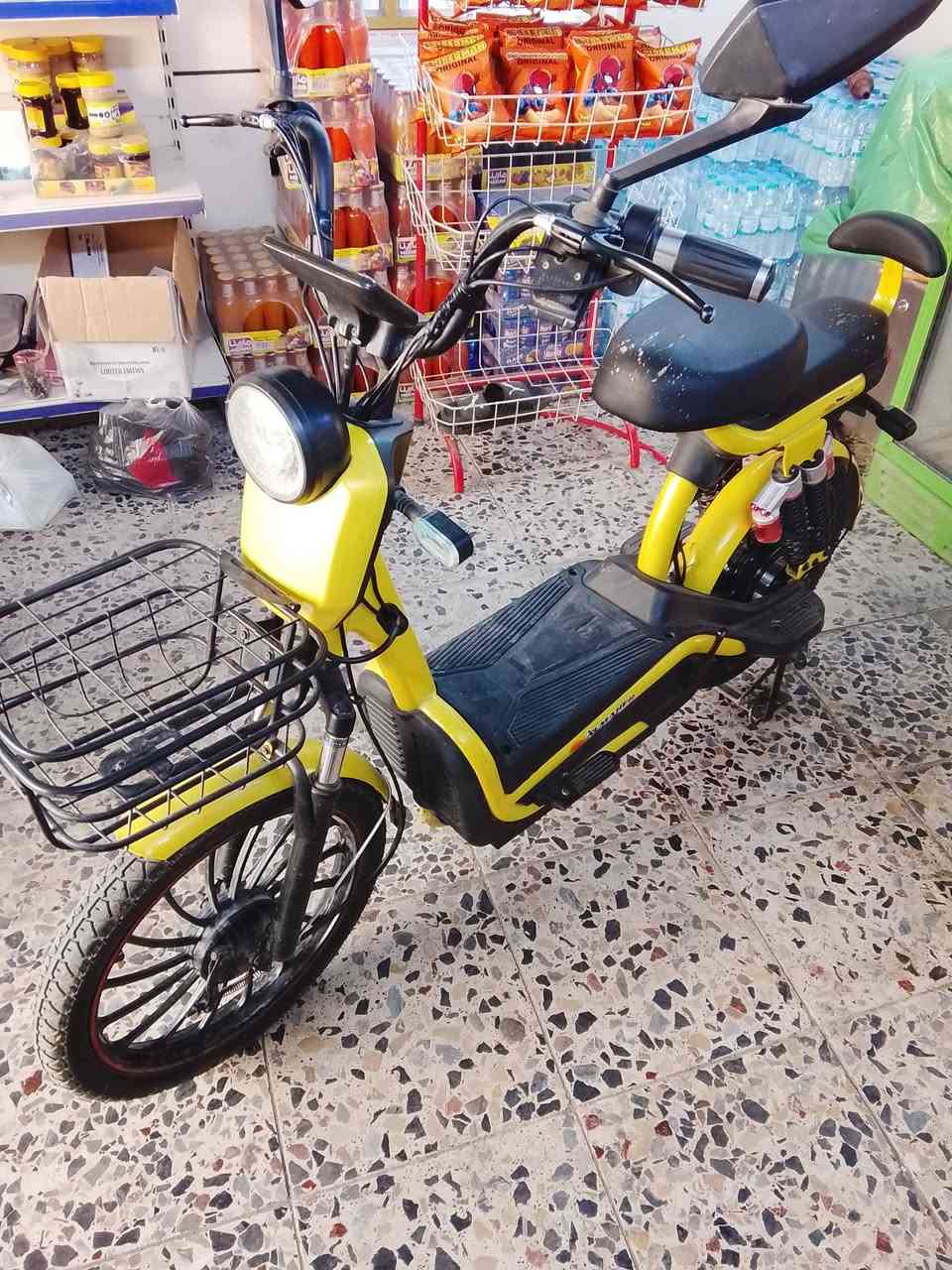 السلام عليكم دراجه شحن حجم 20 خمس بطاريات انضاف على الفحص تمشي بس بيها شغلت كربايات السعر 175للاستفسار اتصل 
*********** بي واتساب مكاني الكرخ شارع حيفا
