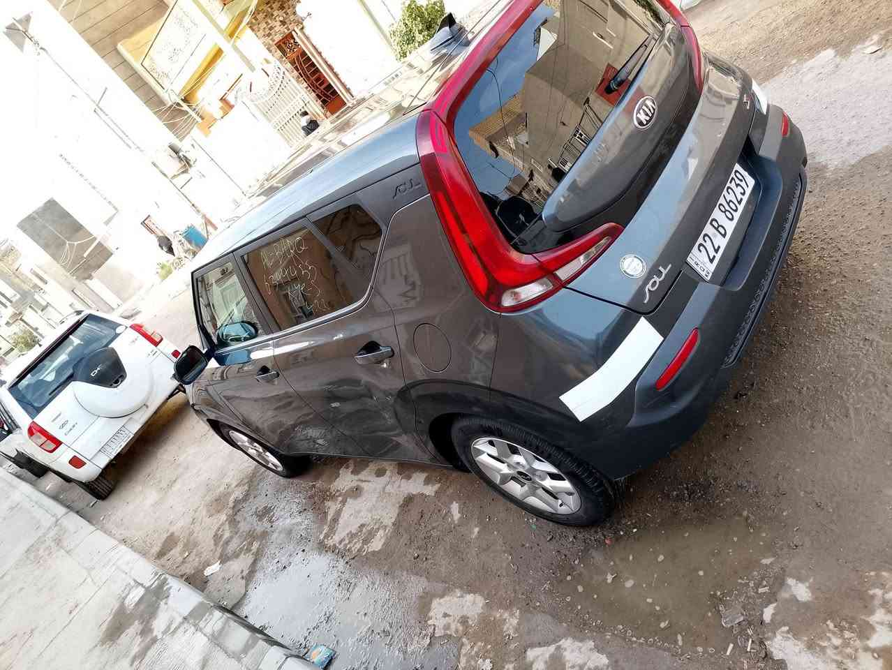 " كيا صول موديل 2021"
.رقم أربيل انكليزي لغايه ٢٨ تنتهي 

• السياره مواصفات S
. وارد امريكي
• گير محرك نظيف جدا 
• صور الحادث بس دعاميه اماميه مرفقه مع سونار مكفوله من صبغ بس بيها بارد شي بسيط 
المواصفات 😕 شاشة ديجتال / رادار تعديل مسار / رادار اوتو بريك امامي وخلفي / رادار جانبي / ويل كب / اطفاء ذاتي / شاشة كبيرة / كامرة دوارة / ٣ انظمة قيادة / كروس سرعة / مانع انزلاق / محرك 2000 دوش 
كرسي كهربائي
√ السعر 133 $ بيها مجال للمشتري 

📍 عنوان السياره الحالي # ديوانيه

٭ للاستفسار الاتصال او التواصل عبر الواتساب على الرقم التالي: 

*********** 
***********
 ----------------------------------------------------------------•
