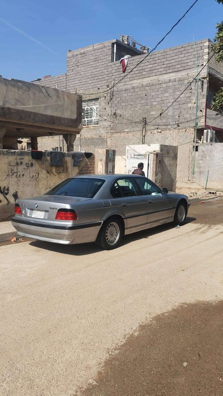 بسم الله
من بعد إذن الادمنية المحترمين 
السلام عليكم و رحمة الله
للبيع BMW e38 735i كاسحة
موديل ٩٦ رقم بغداد هزة جديدة سنوية لل ٢٨
محرك نظيف گير تبترونيك حاوية حدادية نظيفة
طخم تاير غرفة حاوية كهربائيات شغالة سلايت جام مال ٢٠٠٠ جنطة شفط بردة كهرباء شاشة أندرويد
نقصها كمبريسر تبريد و بعض الملاحظات البسيطة 
تفاصيل أكثر اتصل و تدلل السعر ٨٢ و بيها مجال 
***********
