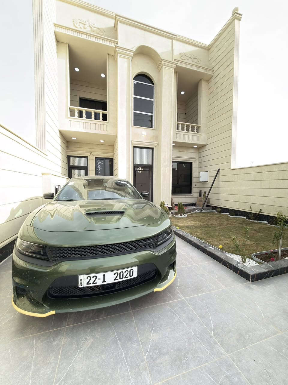 🏡✨ دار للبيع – زيرو في تكريت / الديوم منطقة 16 ✨🏡
📍 الموقع: تكريت – الديوم – منطقة 16
📐 المساحة: 240 متر مربع
📏 الواجهة: 8 متر
📏 النزال: 30 متر

🔹 مواصفات الدار:
 • 5 غرف نوم
 • استقبال واسع
 • صالة وسطية
 • مطبخ مرتب وعصري
 • 3 مجاميع صحية
 • كراج سيارة
 • حديقة جميلة

🔹 مميزات خاصة:
✔️ شغل الدار فول وبمواصفات حديثة
✔️ واجهة حجر حلان أخضر فخم
✔️ نظام صحيات دفن
✔️ نظام مغاسل تعليق
✔️ نظام جزامة مرتب
✔️ نظام غاز جاهز

💎 دار متكاملة من كل النواحي، تصميم عصري وتشطيب راقي، مناسبة للسكن العائلي المريح.

📞 للاستفسار والمعاينة يرجى التواصل على الخاص او الاتصال
***********/***********
