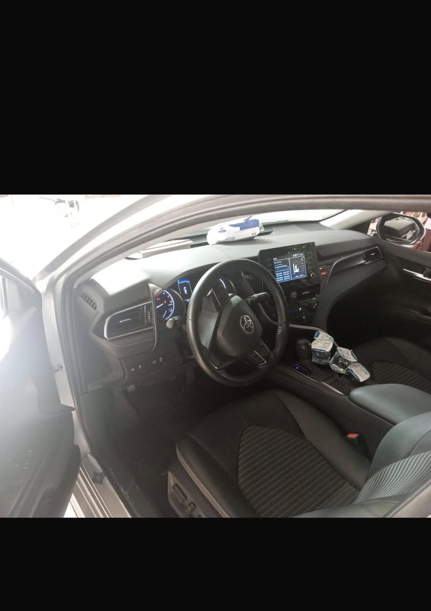 كامري موديل 2023 ماشية 35 الف SE فول تحكمات بدون بصمة وفتحة الضرر جامرلغ فقط كما موضح بالصور سعرها 225$ للاستفسار الاتصال على الرقم ***********
