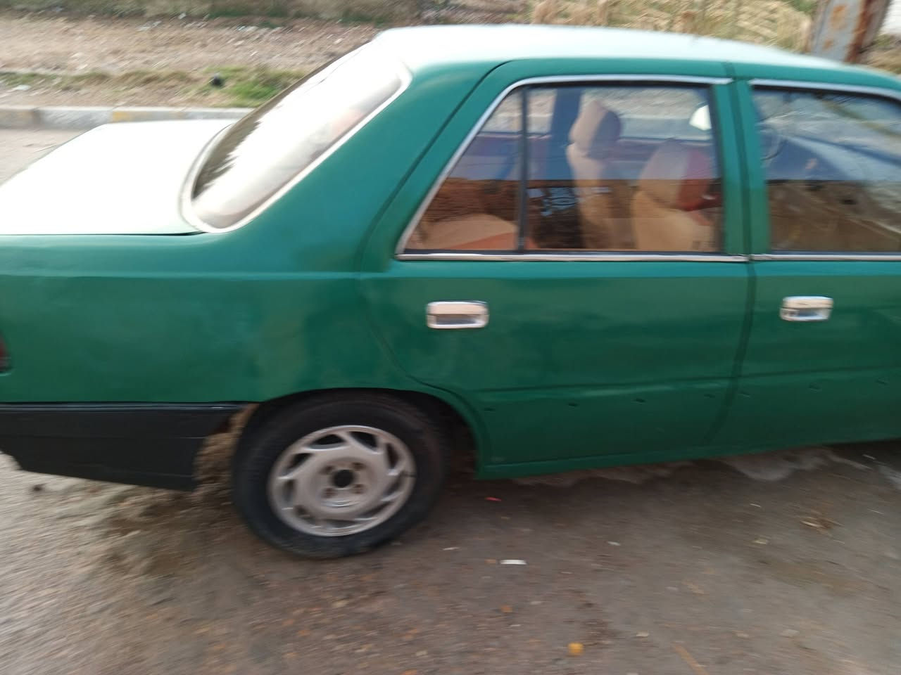 سلام عليكم لاتطي سعر بالتعليق رحمه الوالديك٣٤ ورقه وبيه مجال حك الجيه لا تطي سعر بتعليق رحمه الوالديك سوناتا ون موديل 93 رقم ادياله راعيها بدياله واني مكاني ميسان سياره مشروع وطني شرط التحويل سنويه ٢٠٢٧ شهر الثامن الون أخضر  غراضه غراض سوناتا تو جيب وشد ولحد يسأل كل الاعرفه راح اذكره بهاي العجوز من عجايزنه القديمه المعدلاتت
تخم تاير ستوني شاده الأصلي ميتين الف 
حداديه أماميه ستوني مسويه ودبل وقاعده الدبل   ولخلفيه الوي ودبل جديد
عدك المحرك جديد والكير سليم هم جديد ديلكو واير ابلك وبلك مال حاويه 
الكير اوتوماتيك 
راديتر وباتري جديد كهربائياته كله شغاله بس العداد السرعه يرادله واير ويشتغل
نواقص السياره
السياره مصبوغه بدون دواخل وبيه معجون ومابيه ضربه 
ضربه وحده بيه بالصندوق يم القفل بس مانازله جوه يعني بكان القفل فقط عدك سنتر الوك مايشتغل 
والحساس مال الجوزه الصباحيه عاطل باليجويتر
عوزه مارووحة مال الراديتر والتبريد مايشتغل سعر34 ورقه وبيه مجال هاتف *********** مابيه واتساب واذا ماعندك رصيد خابر ع الماسنجر مكاني ميسان يعني بالعمارة وعذرن ع الاطاله
