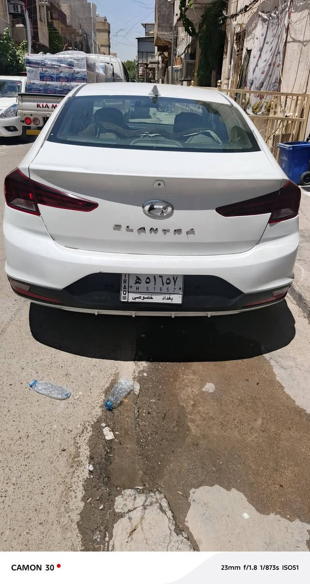 السلام عليكم النترا وارد أمريكي 2019 محرك 2000 دوش كير مكينه ضمان حادثها من أمريكا فقط قبغ جنطه السعر خاص 
مكاني بغداد رحمانيه الجعيفر قرب تانكي الماء
***********
***********
