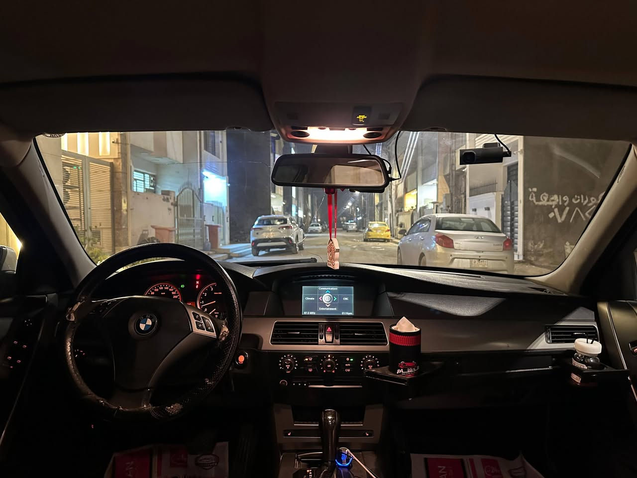 السلام عليكم 
E60
525 
سياره خليجي 2006
ماشيه 220 الف 
بيهة صبغ  جاملغ امامي وخلفي بدون ضربه مكفولة السياره 
حداديه صدر كله جديد تخم تاير جديد 
كير محرك مكفول 
تبريد تدفئة 
سياره ناعمه ونصبتهة حلوه 
سياره مابيهة نقص تراي وين ميعجبك 
باقي التفاصيل 
*********** وتساب 
*********** اتصال
