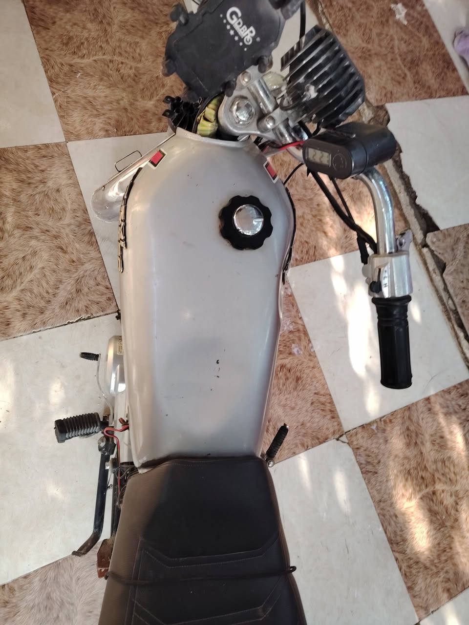 دراجه ايراني رقم وسنويه تعمير 25كلشي مامفتوح بيها دراجه وصخه سويت حادث قبل شهرين وتاركها مكاني الجبيلة ***********
