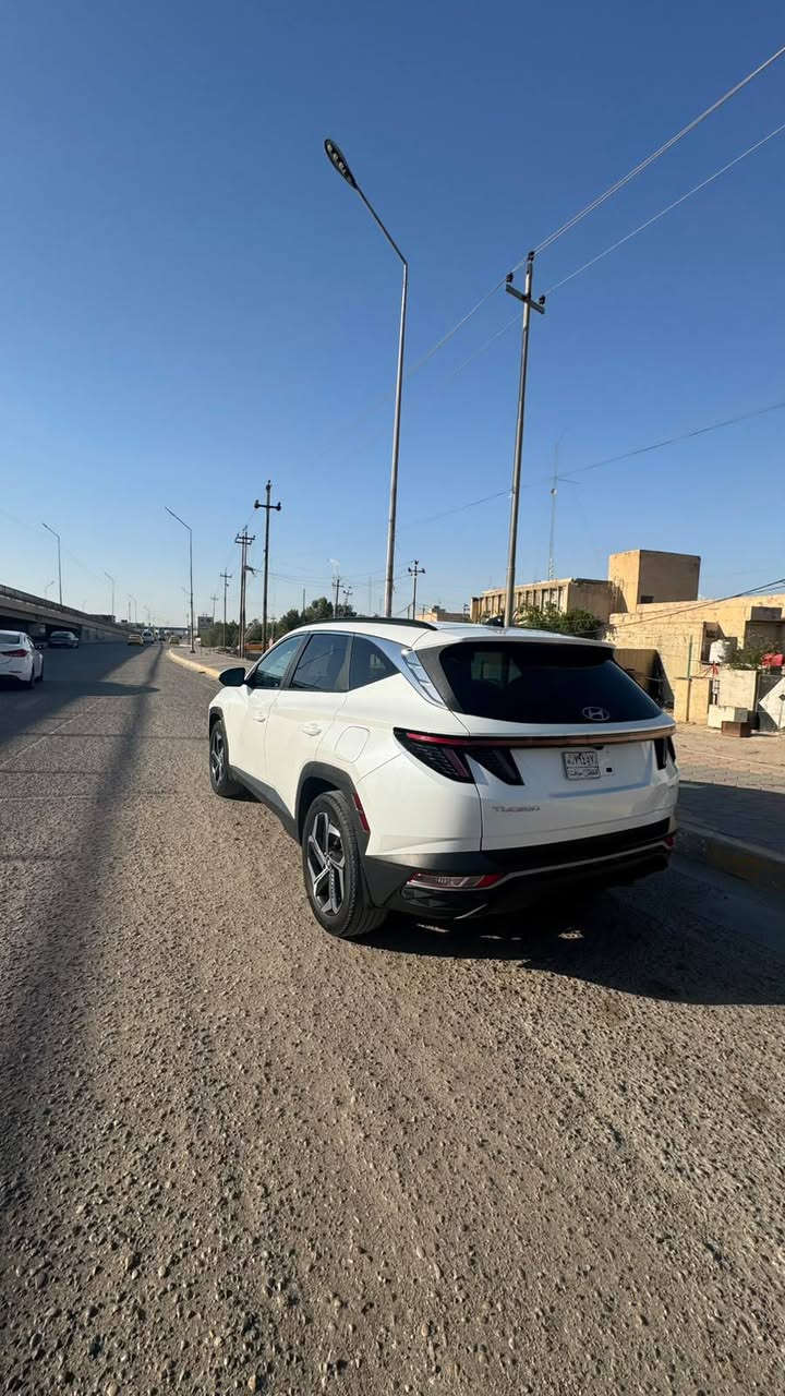 هونداي توسان 22 فول مواصفات
ماشية 70 ميل 
حادثها سطحي 
جاملغ اليمين وربع من الباب 
للبيع او مراوس بسيارة امريكي
ناصريه مركز 
***********
