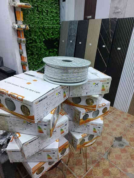 توفر نشره لد 12 ملم بدون لاسق ضمان سنه 
50 متر السعر 50 الف ستخدم داخلي خارجي حدائق 
يوجد خدمت توصيل 5 الف 
***********احمد فورتي للديكور
ديالى بعقوبه شارع الديري 
قرب مشتل كاردن ستي 
يو جدد مفرد المتر 1500
محوله 1500
