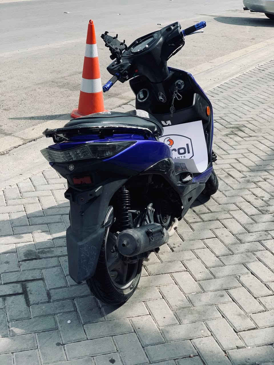 السلامع عليكم سكنس للبيع طبعا بل حقيقه احله المحرك كاتم خير من الله الدراجه بيها نقص استاند تعليك فقط
ودوسه اليسره بيها دبلات 7 الوان رياضيه بلاديه وياها اجت استاند حساس الدراجه خير من الله الدراجه 12 ورقه وبيها مجال شي بسيط حك الجيه مكاني العامريه الدراجه تاخذها كبل للشارع *********** خابر وتدلل
