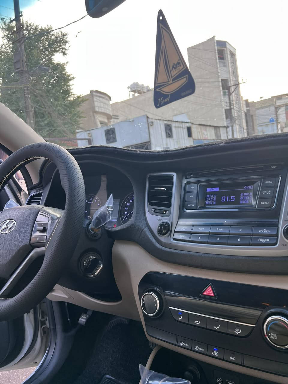 سلام عليكم توسان 2016 خليجي كامله بدون نقص تخم تاير باتري جديد كير مكينه تبريد ثلج رقم بغداد بسمي سنويه ورقم جديد مكينه 2000 دوش السياره لد امامي ويل كروم تحكمات فول تبريد قطعتين كامره مكفوله من الصبغ عدا تكحيل كارت بسيط السعر 170$ وبيه مجال بسيط مكان السياره المنصور 
‭0771 429 3525‬
