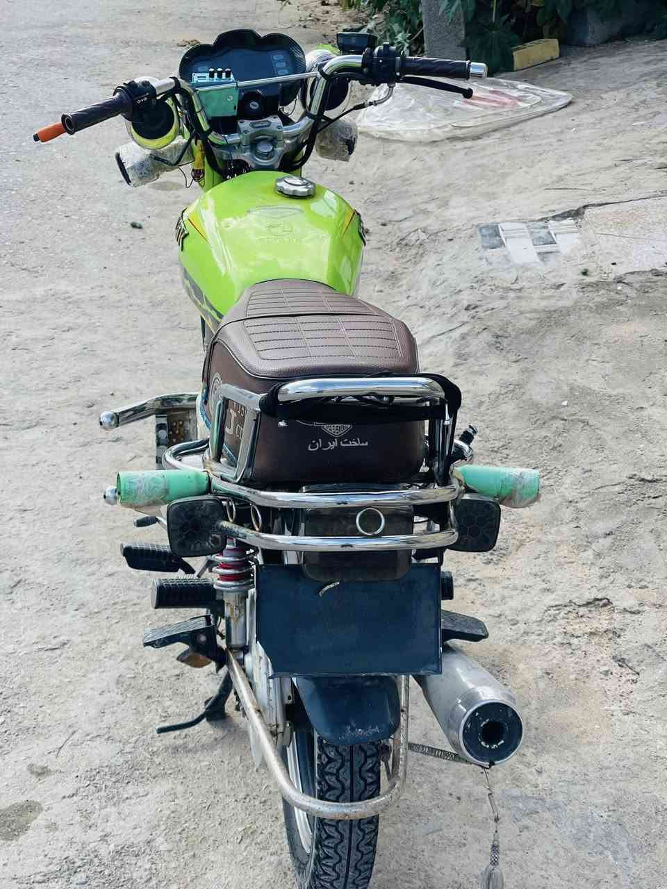 السلام عليكم شباب الدراجه للبيع ايرانيه 5 كير المديل 23الدراجه خير من الله شلعه او معدل او بيه بس اليده مال السلف تعلس ساعه تشغل او ساعه لا السعر 650 مكاني بغداد الشعب الجمعيات الرقم ***********
