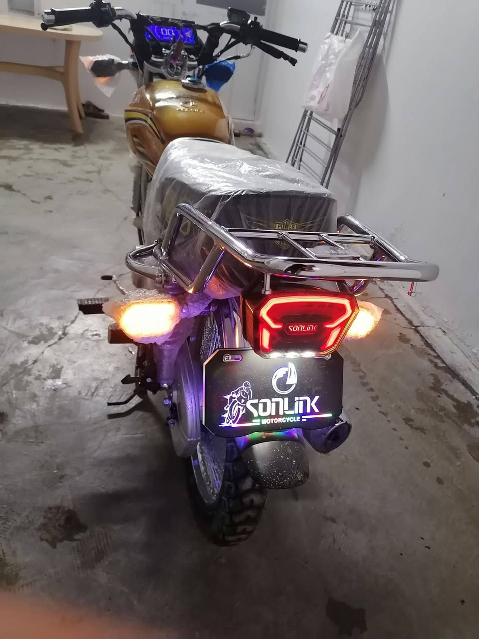 دراجه للبيع ٥ تيام طالعه سفر سعر ٧٥٠ تحياتي للجميع ***********
