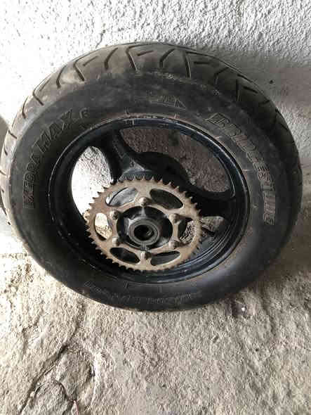 للبيع هارلي بدون اوراق نضيفة محرك ستوتة كلش نضيف والويل الوره مال ايراني وشدودلة تاير بوكسر السعر 350 مكاني خور الزبير
***********واتساب 

ملاحضه هذا محركها لبلاد موجود وكل تفرعاتة بس مااعرف شنو بي الي يريدة موجود بغير سعر ومناسب وعندي هذا التاير خلفي اصور مال بطح كامل
