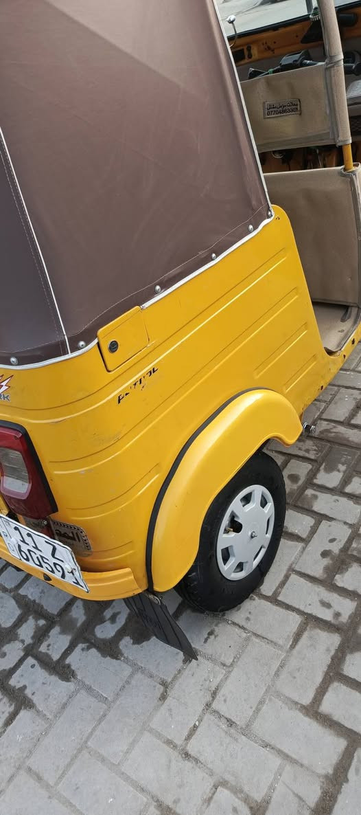 سلام عليكم من رخصت الكروب تكتك البيع مديل 2019شهر 11يوم 7 التكتك كفاله عامه لا ضربه واله صبغ التكتك من الخير احله من الصور بعد دوشمه جديده سفريات اليت زنون بدون سيبايه مكاني بل بياع شرطه الخامسه السعر 6800وبيه مجال النتصال عل رقم ***********مامتواجد عل فيس
