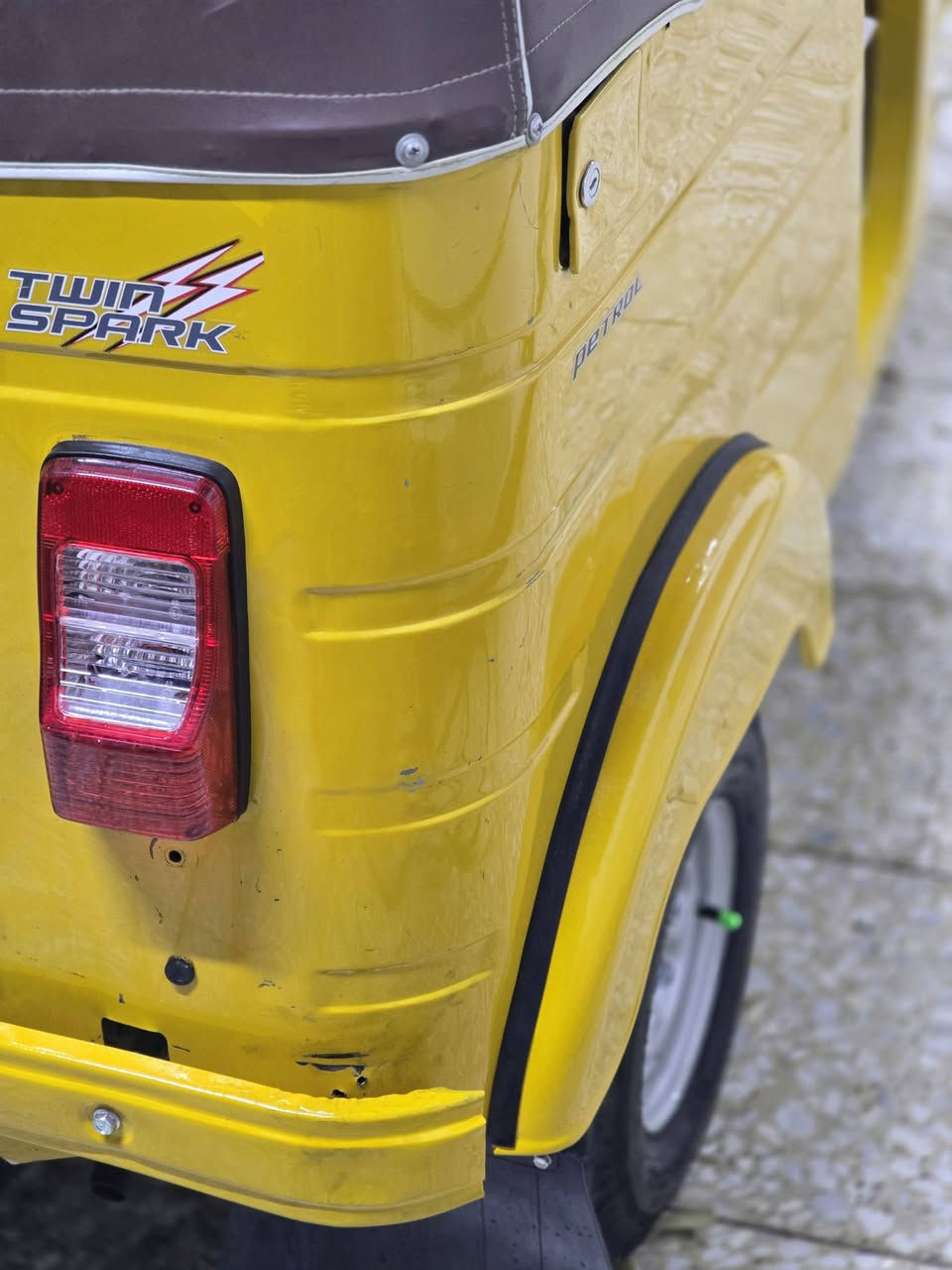 السلام عليكم تكتك 2020 شهر ال12 للبيع مكينة مبدل بوشة وبستم شركة خير من الله لاتنقيص ولاتبخير  لوحات وسنوية انكليزي تحويل ثاني يوم التكتك جاهزة عل اخير الكشر بيهة صبغ بلغد وممبين   (( كلشي موضح بلمنشور)) مكاني بغداد  نهاية حي اور سبع قصور  السعر اتصل وتدلل ***********
