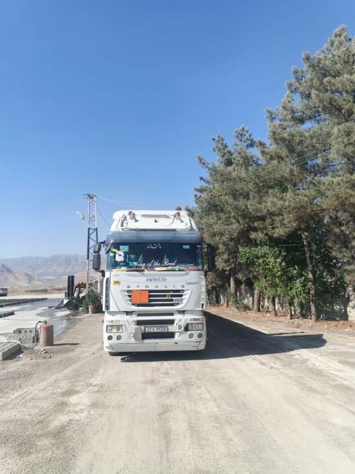 بؤ فرؤشتن
ئەڤیکؤ
فول مواسەفات 
مؤدیل ٢٠٠٤
تؤماتیک 
ریتایدەر ئاوو 
بؤیلەر
ویل کرؤم
هؤرن بەراد
تاقم تایە لؤک
گێرو مەکینەو ئەکسل و شانسی بەشەرت
ئەو فلاتە و تەنکی لەسەر رەبتە
فلاتەکەی دەبل تایە سەفحەی ٨٠
رەقەمو سەنەی تازە تاکو ٢٠٢٩بەناو خؤمانەوەیە
دەعامی پێشەوە بؤ دەعامی دواوە بە شەرت 
***********
ڤایبەر واتس ئاپ👆

