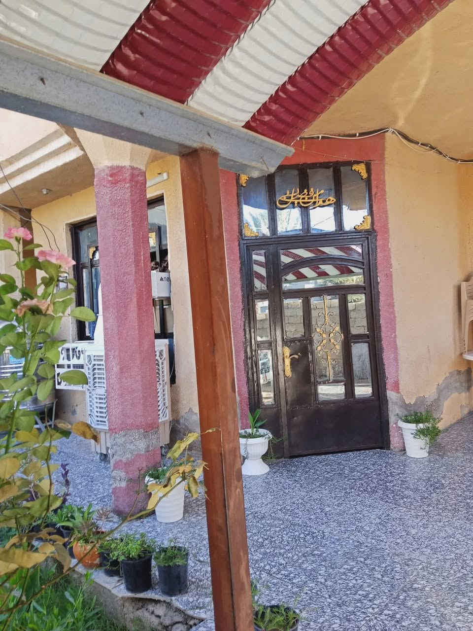 هذا البيت للبيع مساحه 350 متر يحتوي على 3غرف نوم واستقبال ومطبخ وحولي وصحيات طابو زراعي سند25 السعر 110وبي مجال
*********** 

هذا البيت للبيع مساحه 350 متر يحتوي على 3غرف نوم واستقبال ومطبخ وحولي وصحيات طابو زراعي سند25 السعر 110وبي مجال
