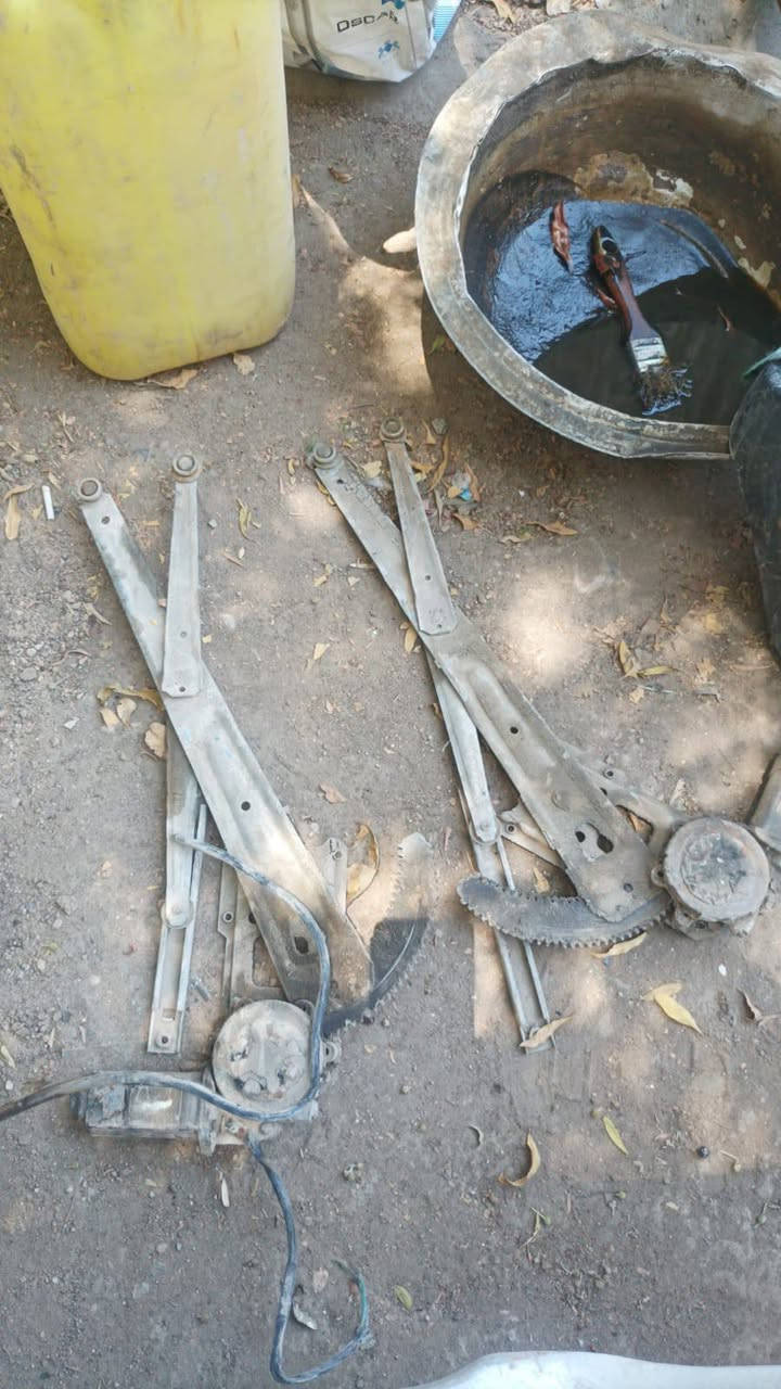 ادوات أغراض هونداي ١١ راكب موديل ٩٧ جام بيبان الصدر مكائن جام الصدر كيلونات بيبان  صدر افلنجات طوبات ارواط دبلات طبله الفوك اكسن كامل ورك ربطتين ماطور ماسحات كامل  هوه والقامات  باور ابريك مع العنابير ابريك وكلج  زوج تايرات هنه ووياله جام اصفاح بدون برواز ست جاماتدشبؤل دعاميه اماميه تانكي بنزين رقم تليفون ***********
