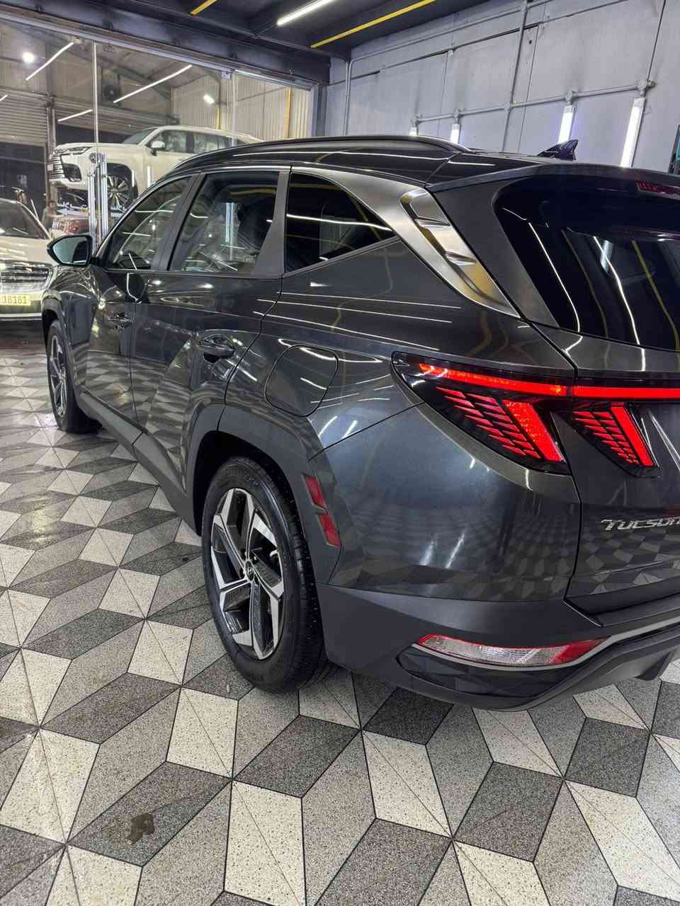 السلا عليكم توسان موديل 23 وارد امريكي حادث مرفوق بالمنشور السياره فول مواصفات فتحة السياره رقم بغداد بسمي وصور الحادث مرفوق السيار اي تبديل مابيهة جاملغ مصبوغ نصة والبنيد نفسة مصبوغ فقط مكان السياره بغداد جميلة الاستفسار ***********السعرررررر215وبيهة مجال
