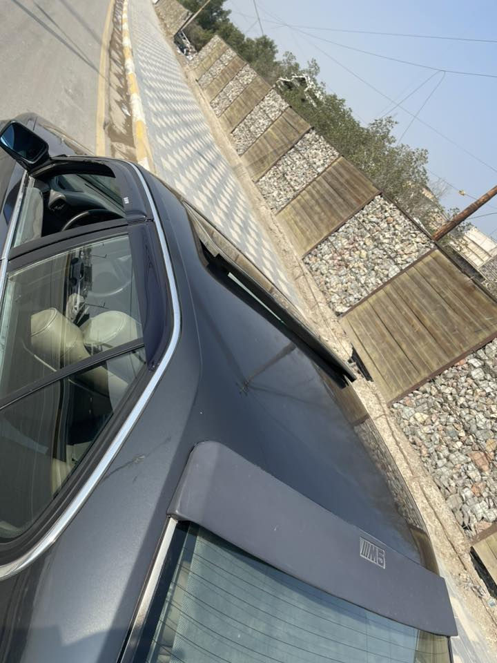 بي ام 520 مسكر عدل 1990 كير عادي 
سيارة حلوه ومرتبه جام كهرباء سلايد شغال طكتين تبريد عاطل بسمي رقم بغداد شرط تحويل ثاني يوم السعر 50 وبي مجال بسيط للبيع فقط 
***********
