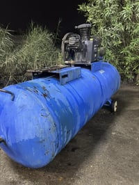 بطل هواء لبيع حجم 300 لتر مكاني الدورة 07816620052