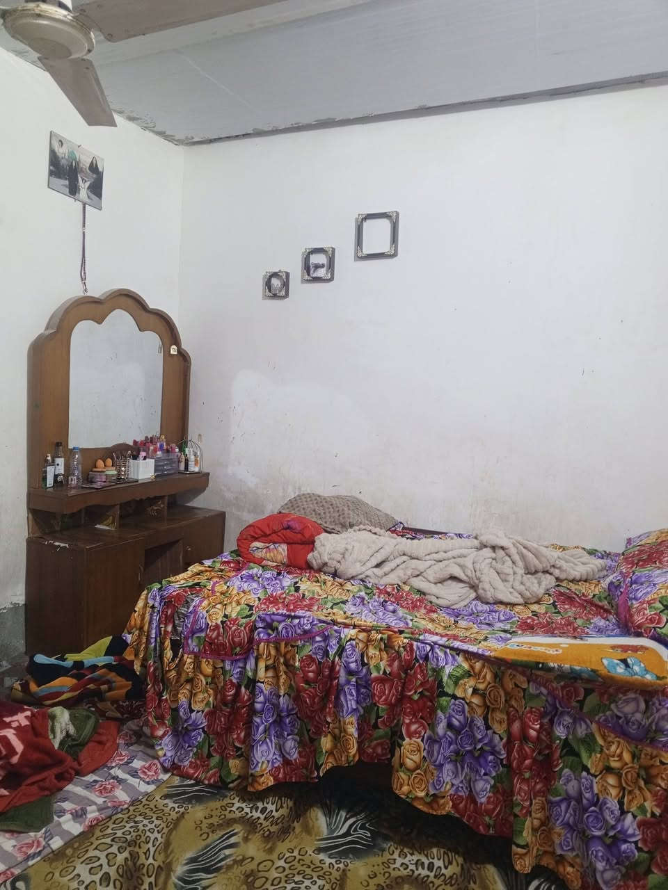 السلام عليكم ، دار للبيع مساحة ١٥٠ غرفتين نوم وصاله ومطبخ وأستقبال السقف سندويج البيت جاهز كاعدين بي المكان حي جواد ع التبليط كهرباء ومي ومولد قرب سيد عفر السعر. ١٥ وبيها مجال للاستفسار ، ***********
