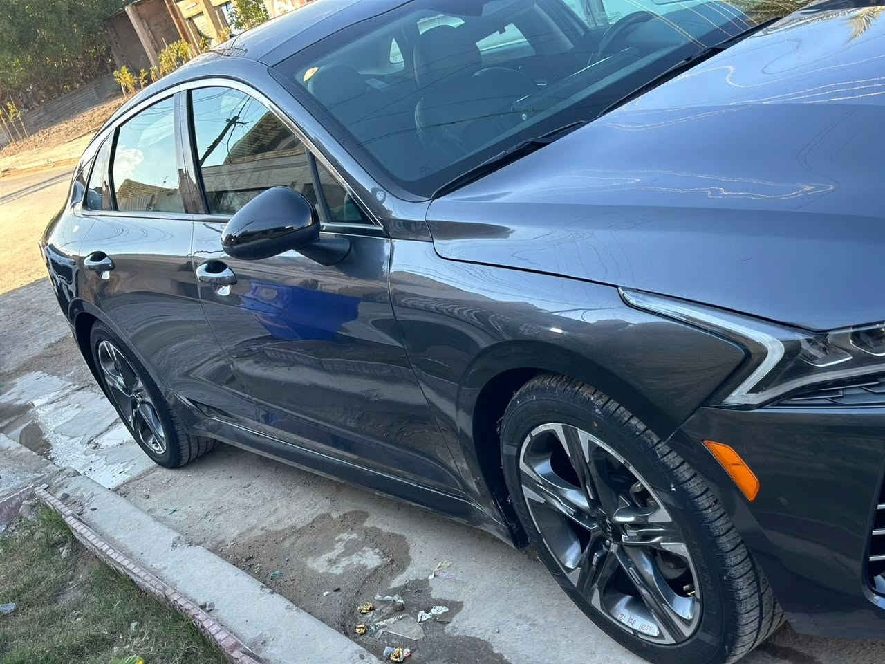 موديل 22  K5
@المواصفات:
1-بصمه
2-تشغيل عن بعد
3-لايت زينون 3 عدسات
4-مقاعد كهرباء
5-مقاعد جلد 
6-قطعتين تبريد
7-شاشه تدعم كار بلي 
8-كامره خلفيه 
‏9-AUTO HOLD
10-اربع وضعيات قيادة كروز قفل سرعه تحكم جهتين 
11-توقف ذاتية
12-إشارة بالمرايه
13-اشارات تحذير  
14-ويل قياس 18
15-محرك 1.6 تيربو
16-بنوراما طكتين 

//وباقي هواي مواصفات 
((حادث السيارة مبدل جاملغ + باب سائق ولبنيد بي ضرر بسيط اتعدل ))
السعر 150$ وبيها مجال للشراي 
 
الاتصال ع الرقم *********** واتساب موجود 📲 
مكان السياره بغداد الدورة
