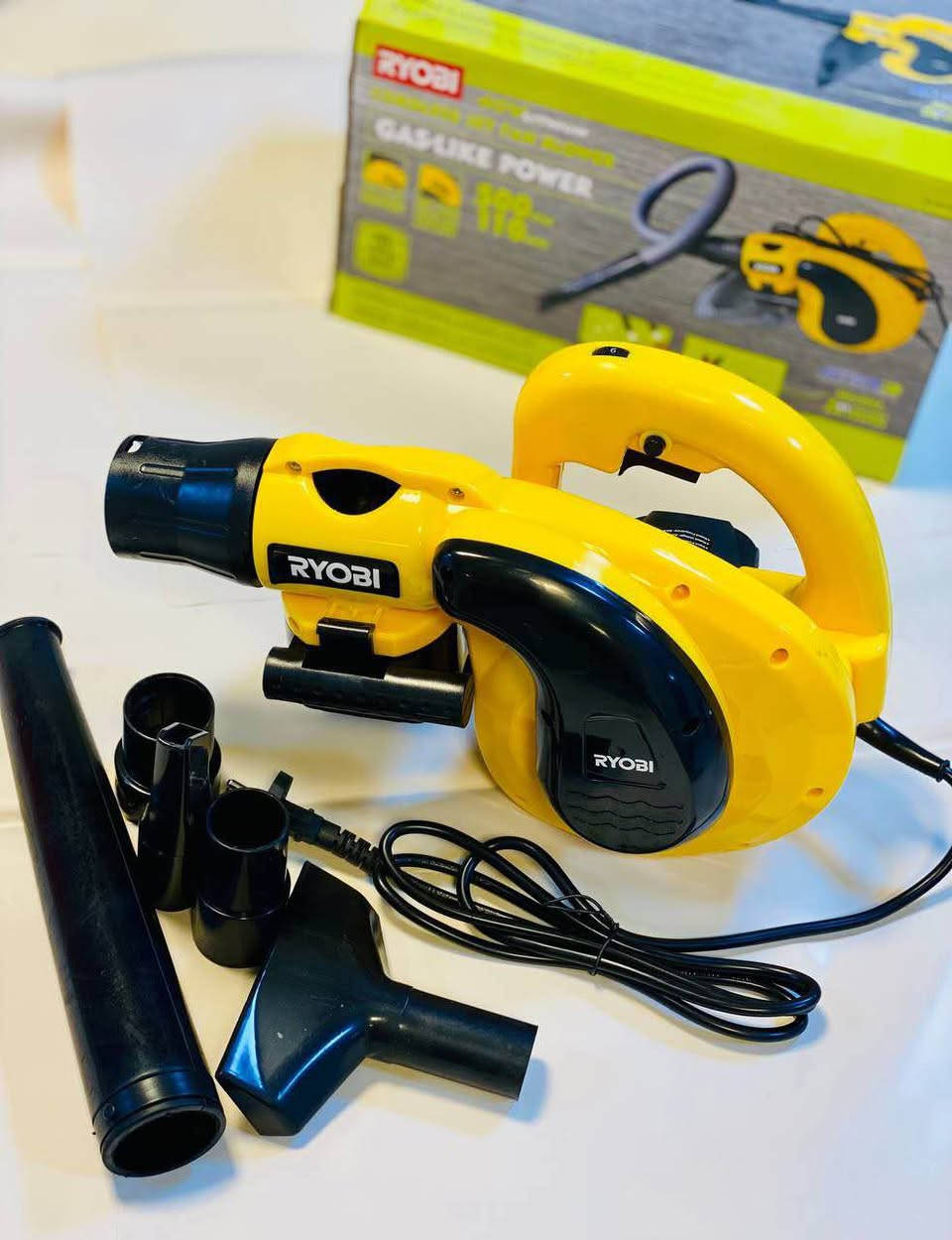 منفاخ هو بلور كهربائي سحب ودفع ألاول عالميآ 💪

✔️ بلور و محول مكنسة كهربائية 
✔️ حجم كبير 
✔️ يعمل بنضامين دفع وسحب
✔️ يمتاز بقوة سحب عالية جدآ
✔️ يمتاز بقوة دفع عالية جدآ للهواء
✔️ يعمل على الكهرباء مباشرة
✔️ عالي الطاقة 850 واط 
✔️ سحب ودفع قوي جدآ جدآ ✔️
✔️ ملف نحاس خالص 💯 + ملحقات من البلاستيك 💯 
✔️ صوت هادئ  
✔️ قوة دفع الهواء 14 متر 
✔️ سعة جمع الغبار والأتربة 2 لتر
✔️ نوعية أصلية درجة أولى  
✔️ نوعية ممتازة الأصلي صناعة أستراليا 🇦🇺🇦🇺

السعر 40  الف 
🚘 يوجد خدمة توصيل لجميع محافظات العراق ٤ الاف 🚘 البصرة, العراق


**إذا كنت صاحب هذا الإعلان وتريد حذفه لأي سبب، رجاءا أرسل رسالة إلى الدعم الفني**