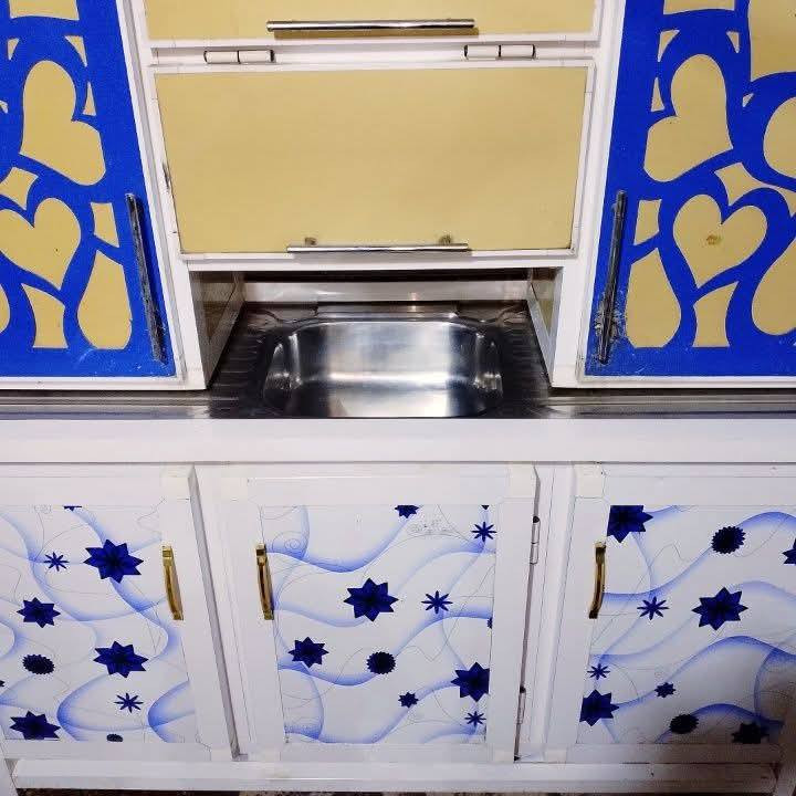 متر ونص قطعتين سنكي وملحق تزكام اخو الجديد مابي أي ضرر مكانه نجف حي الرحمه رقم الموبايل ***********
