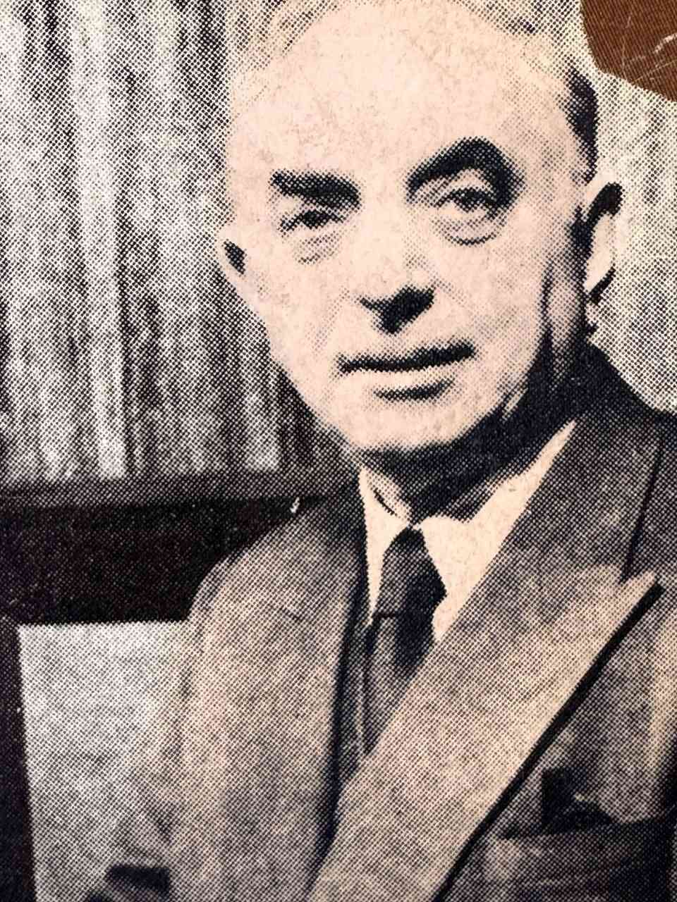 ( نوري السعيد ) رئيس الوزراء العراقي لأربعة عشر مرة 
يتناول الكتاب دور الشخصية في الحياة السياسية العراقية وتوضيحها جيداً 

الكتاب ٣١٦ صفحة / الطبعة الاولى ١٩٨٢

السعر ١٠ الاف دينار


**إذا كنت صاحب هذا الإعلان وتريد حذفه لأي سبب، رجاءا أرسل رسالة إلى الدعم الفني**