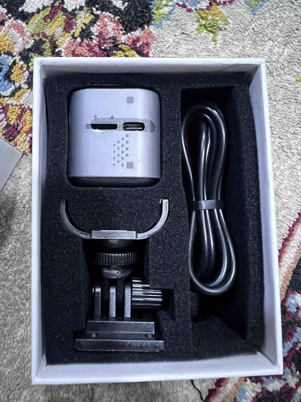 كاميرا مراقبة سرية صغيرة واي فاي 

الاتصال: تدعم شبكة الواي فاي للاتصال بالهاتف.
دقة التصوير: توفر دقة تصوير عالية الوضوح HD (غالباً 1080p).
الميزات الصوتية: تحتوي على ميزة الاتصال الصوتي ثنائي الاتجاه.
الرؤية الليلية: مزودة بخاصية التصوير الليلي.
كشف الحركة: تدعم التنبيه عند اكتشاف أي حركة.

ب٨ الف اول تم @إشارة


**إذا كنت صاحب هذا الإعلان وتريد حذفه لأي سبب، رجاءا أرسل رسالة إلى الدعم الفني**