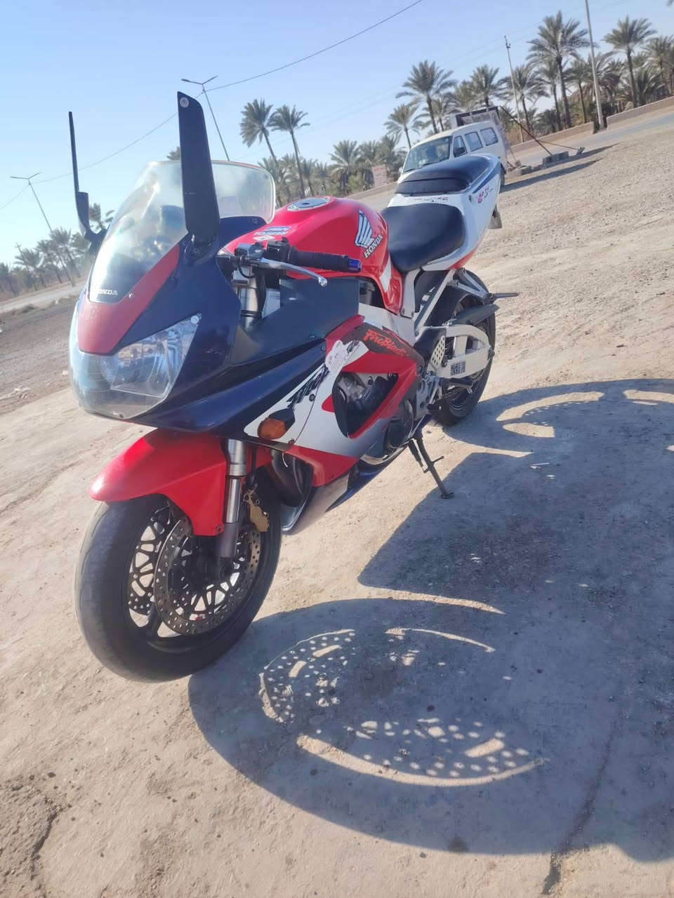 سيبي RR.
929 دفل 
سكيورتي   ٣ سويجات وياها
مكفوله  من كشي 
نضافه. 90 بل 100
مابيه اي نقص 
وسعره 20ورقه

***********

