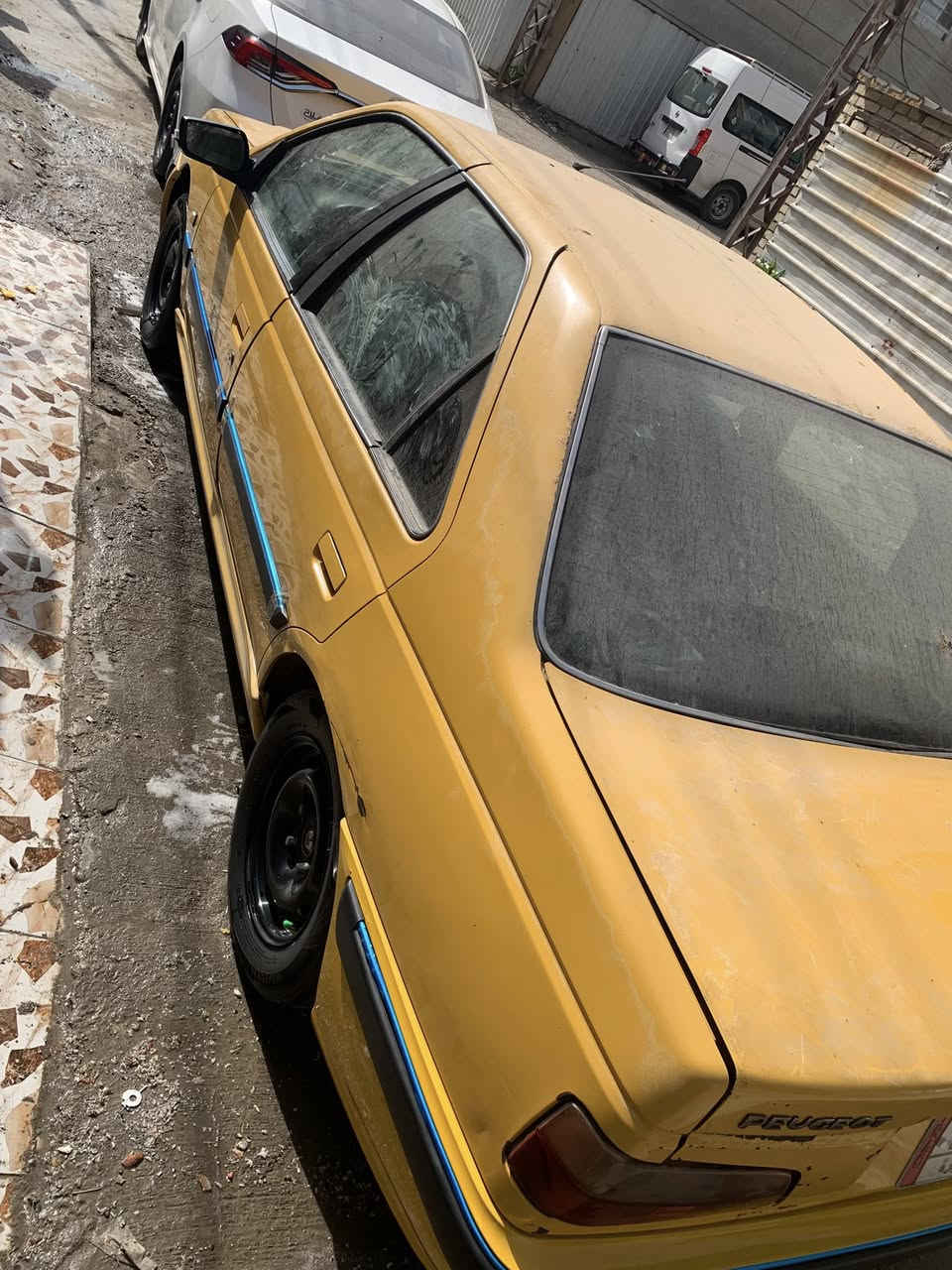 بيجو بارص 2013  
السيارة لأضربه لا صبغ بيها قطعه واحد البنيد  التبريد شغل الكهربائيات شغله السعر ٣٧وبيها مجال  العنوان بغداد الزعفرانية ***********
