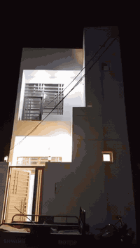 في كربلاء المقدسه  منطقة الشبانات شارع اثير الزاملي 50طابق ونص يحتوي على غرفتين سويت وصاله مع. المطبخ مشترك منور ساحه 
عقد زراعي السعر 50 مليون 
***********
