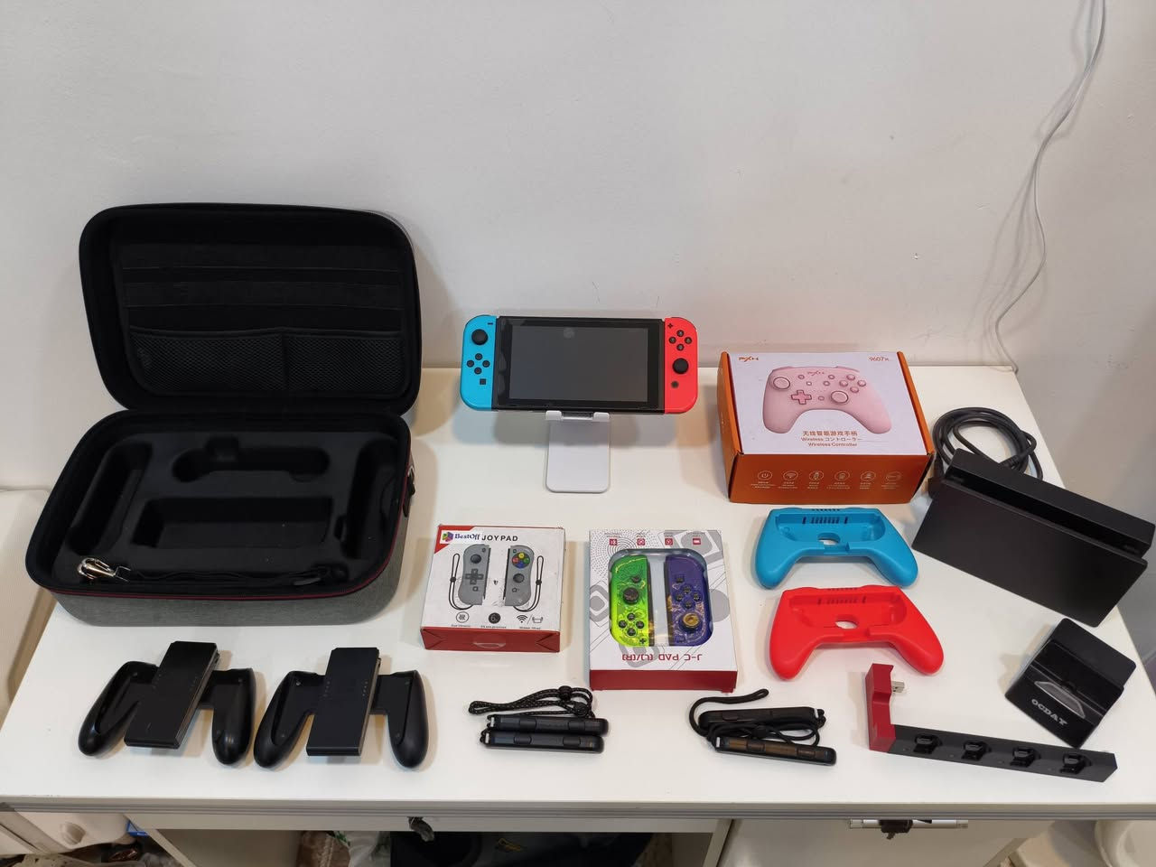 السلام عليكم (للمراوس بستيم ديك)
نتيندو سويتش 
Netindo switch 
الجهاز نظيف كلش ومابي اي مشكلة عالفحص 
مهكر نظامين اونلاين اوفلاين 
الملحقات:
1_رام سان ديسك اصلي 500gb مليان العاب 
2_دوك الاصلي 
3_كيبل hd الاصلي 
4_جوي كون الاصلي 
5_دوك اضافي 
6_جوي كون اضافيات عدد 3
7_جويستك pxn عالية الجودة
8_جنطة 
9_حافظة+كفر 
10_قبظات جوي كون عدد6 
11_شاحنة جوي كون 

اخوان الجهاز للمراوس بستيم ديك حتى لو ذاكرته 64 
يوجد توصيل لكل محافظات العراق 
***********
